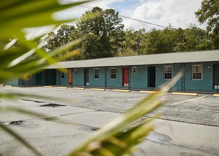 Carole Motel